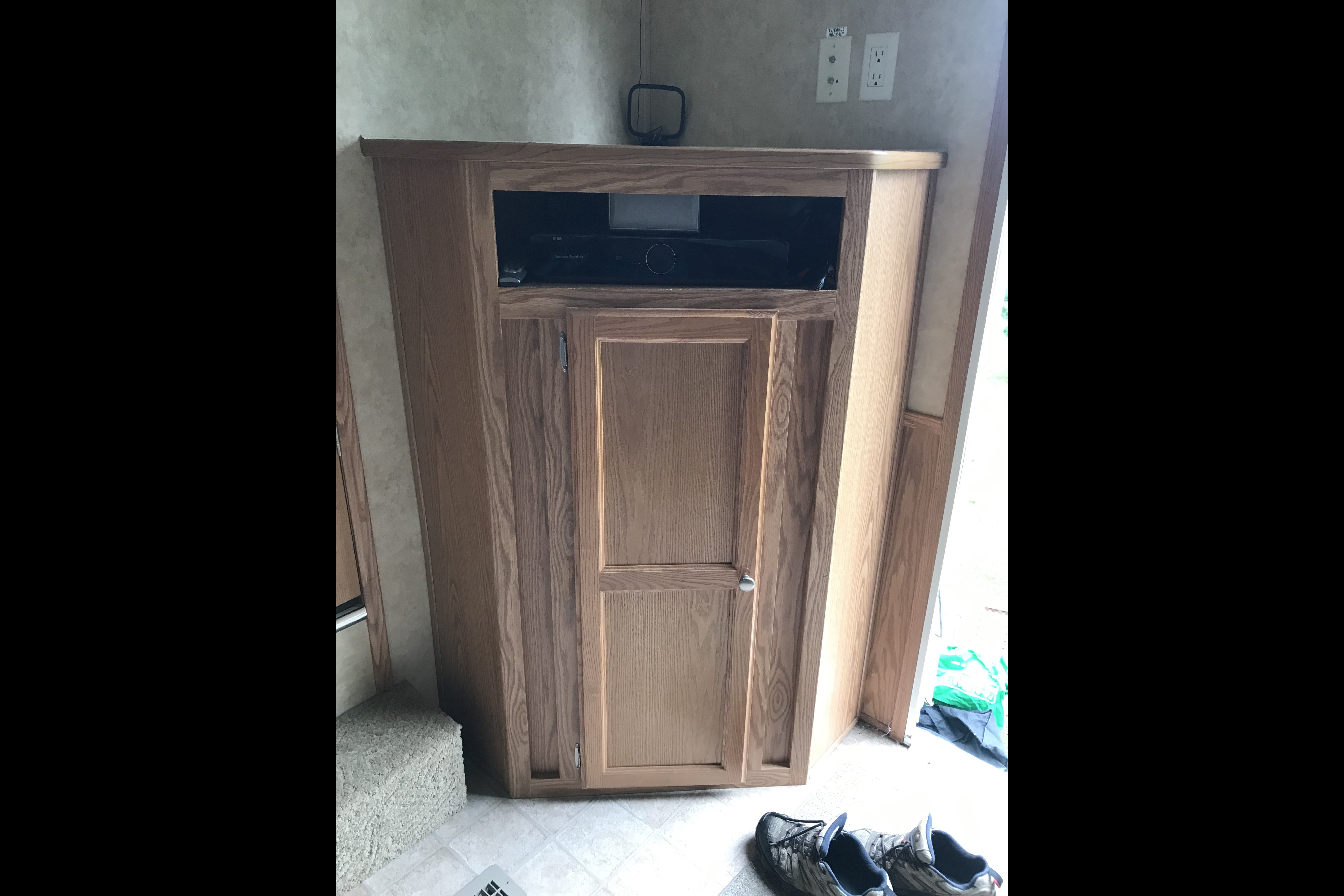 John's Pilgrim International 27.5 ft Fifth Wheel