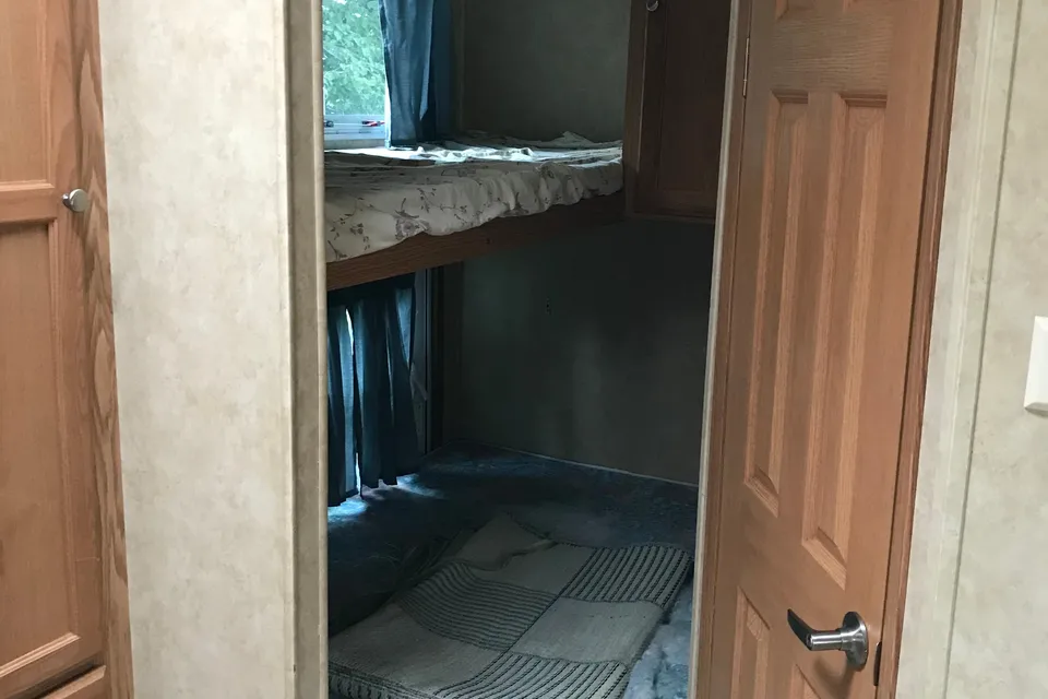 John's Pilgrim International 27.5 ft Fifth Wheel