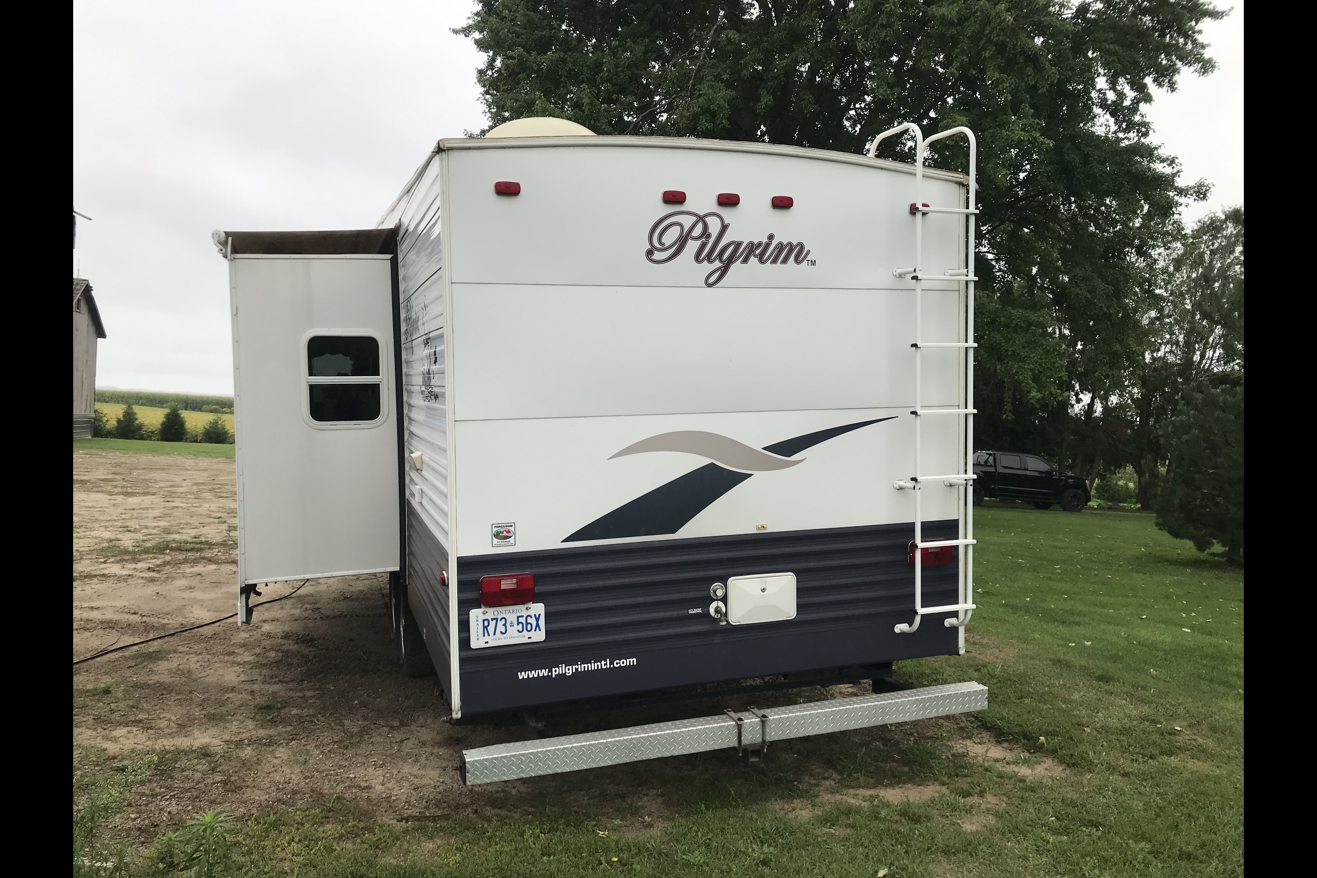 John's Pilgrim International 27.5 ft Fifth Wheel