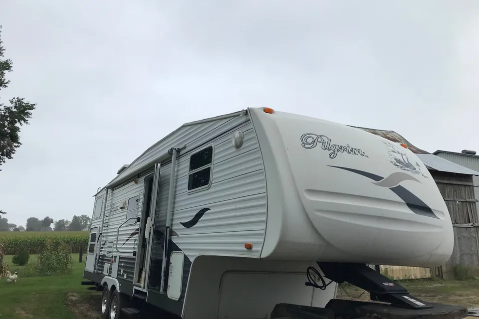 John's Pilgrim International 27.5 ft Fifth Wheel