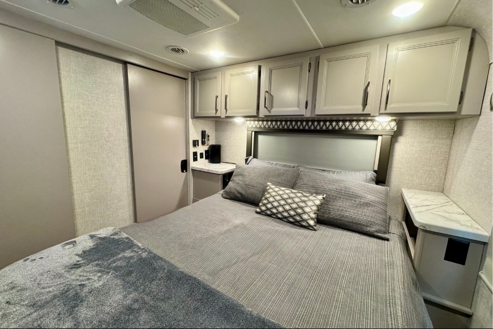 Luxury Family - Style Bunkhouse Sleeps 10 Solar Wi-fi 2 A/C + More