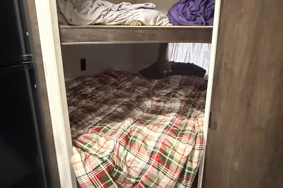 Ryan's Starcraft Autumn ridge 24BHU Travel Trailer