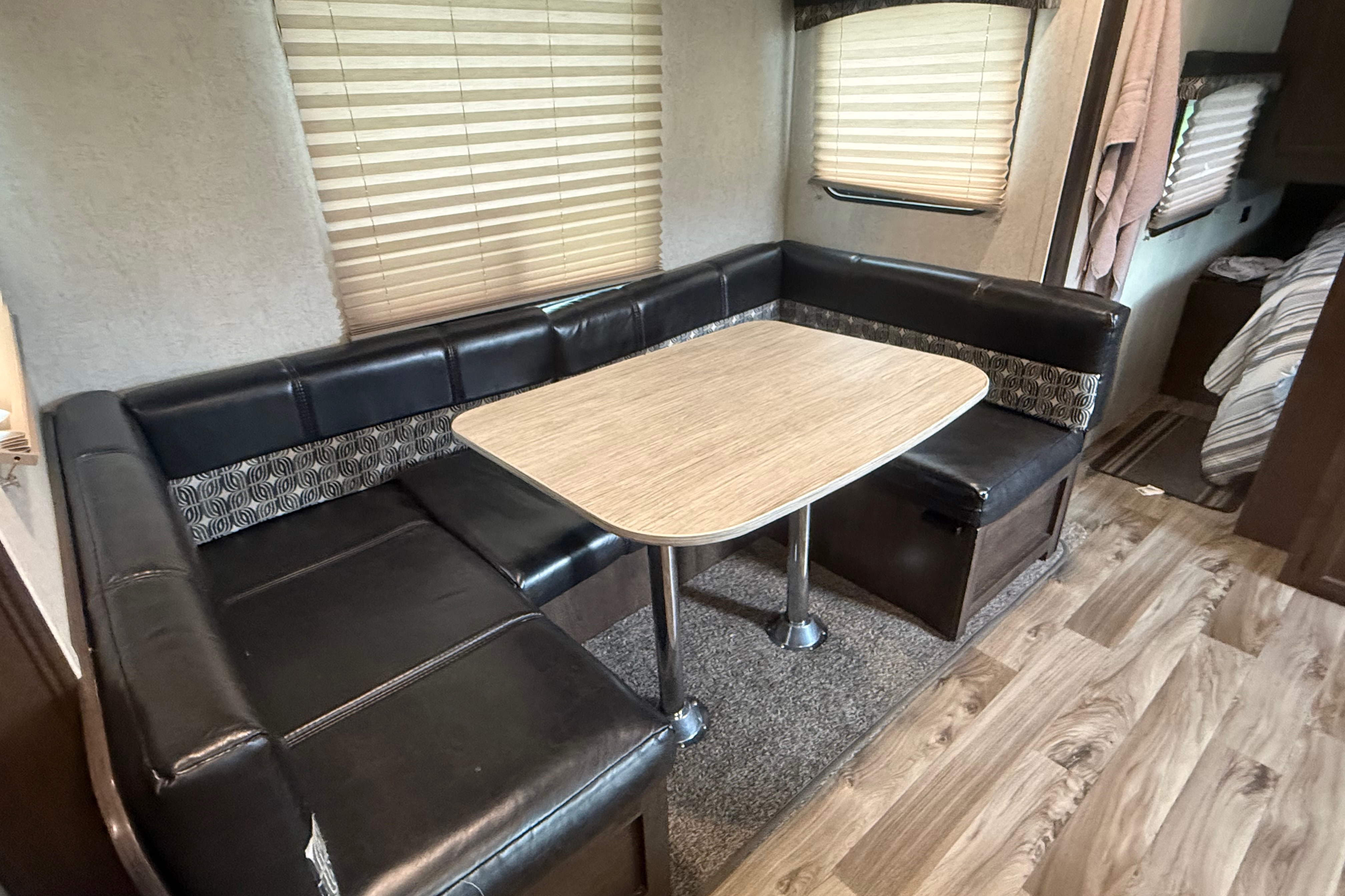 Ryan's Starcraft Autumn ridge 24BHU Travel Trailer