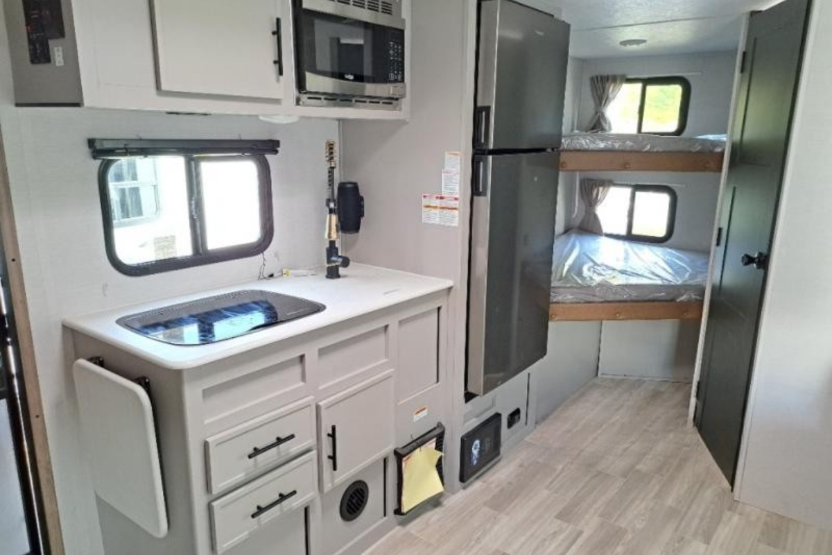 Perfect for families! 2024 Forest River Vibe 18' Trailer