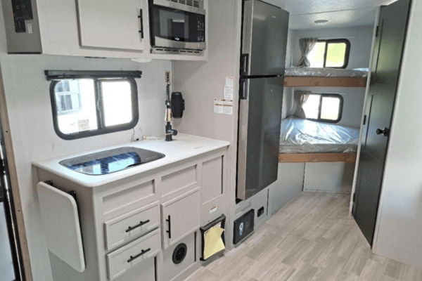 Perfect for families! 2024 Forest River Vibe 18' Trailer