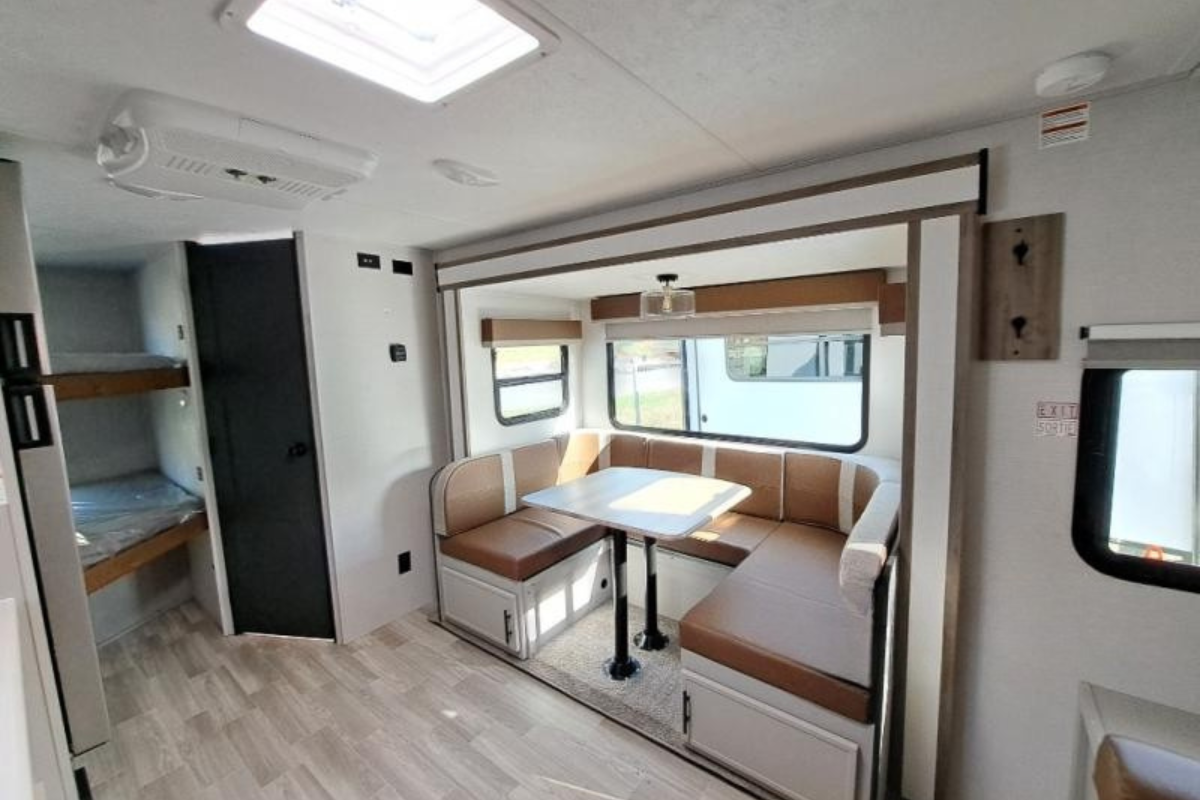 Perfect for families! 2024 Forest River Vibe 18' Trailer