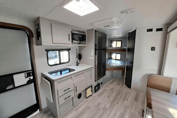Perfect for families! 2024 Forest River Vibe 18' Trailer