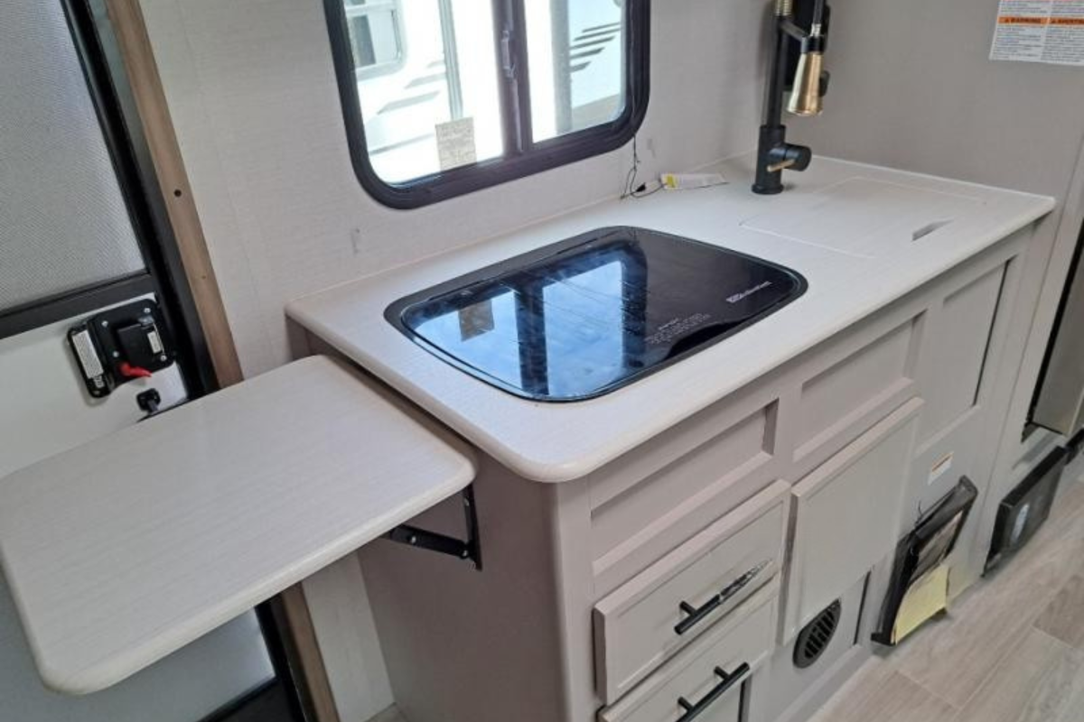 Perfect for families! 2024 Forest River Vibe 18' Trailer