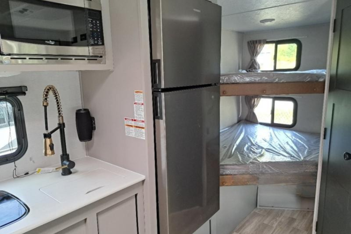 Perfect for families! 2024 Forest River Vibe 18' Trailer