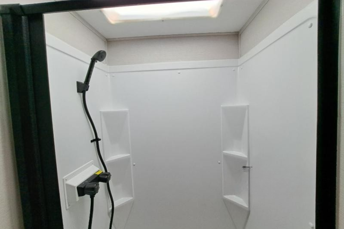 Perfect for families! 2024 Forest River Vibe 18' Trailer