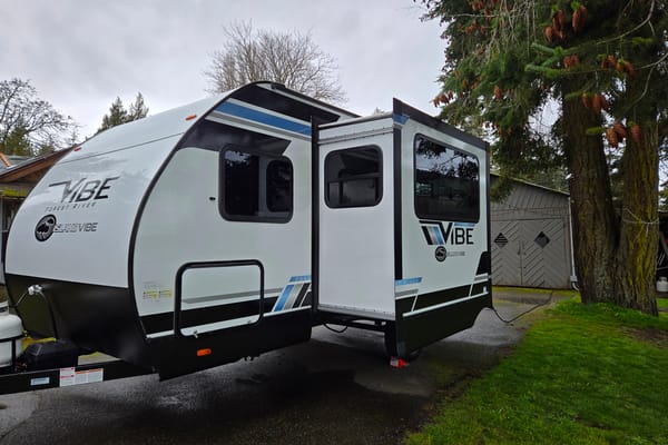 Perfect for families! 2024 Forest River Vibe 18' Trailer