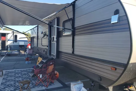 Perfect for Family, Pet Friendly Travel Trailer 