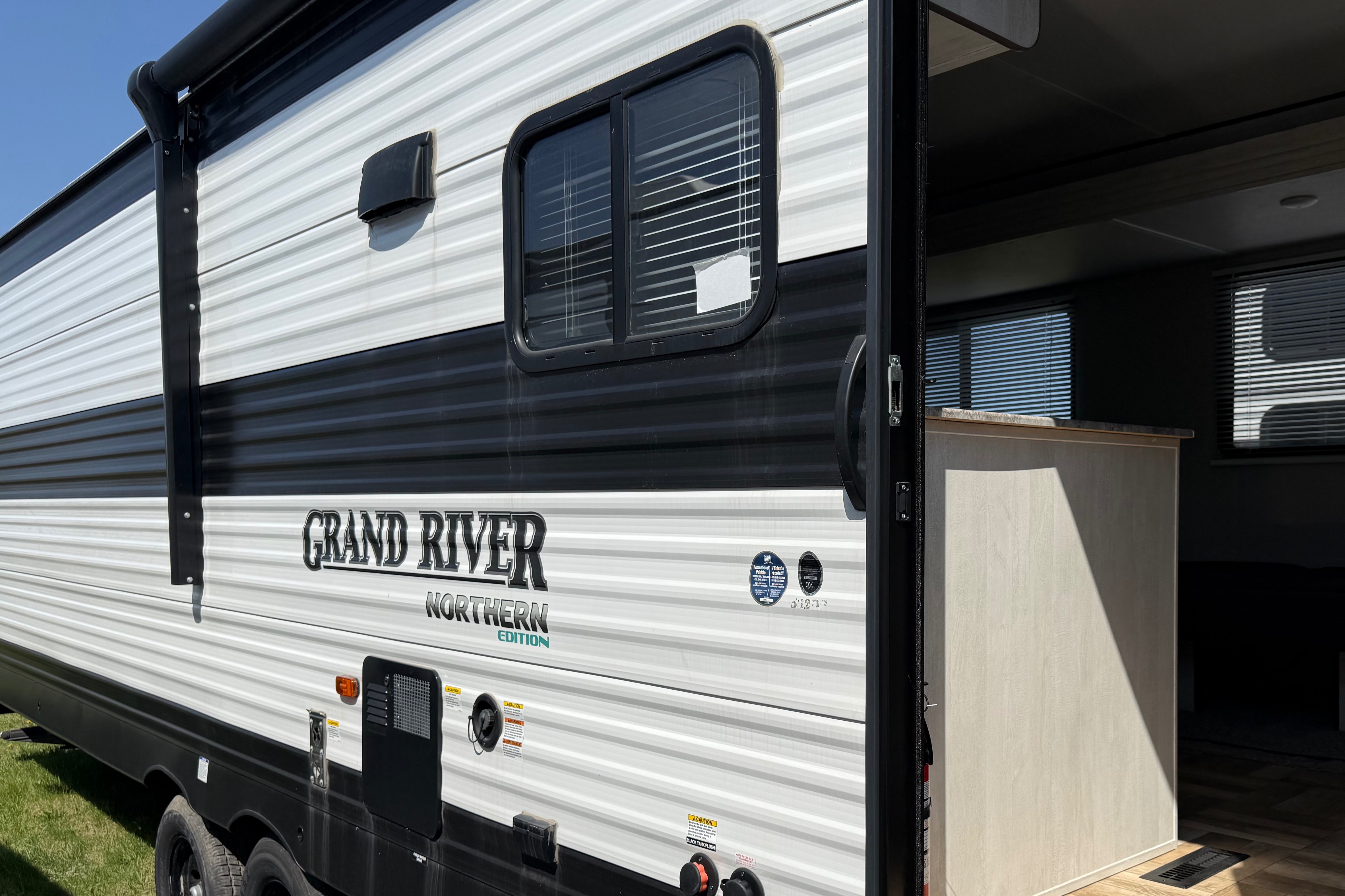 Wayne's Grand River 26DB Travel Trailer