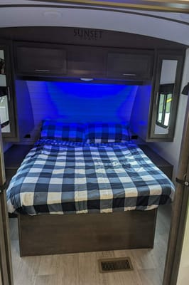 Melissa's Crossroads Sunset Super Lite 26bhs Travel Trailer