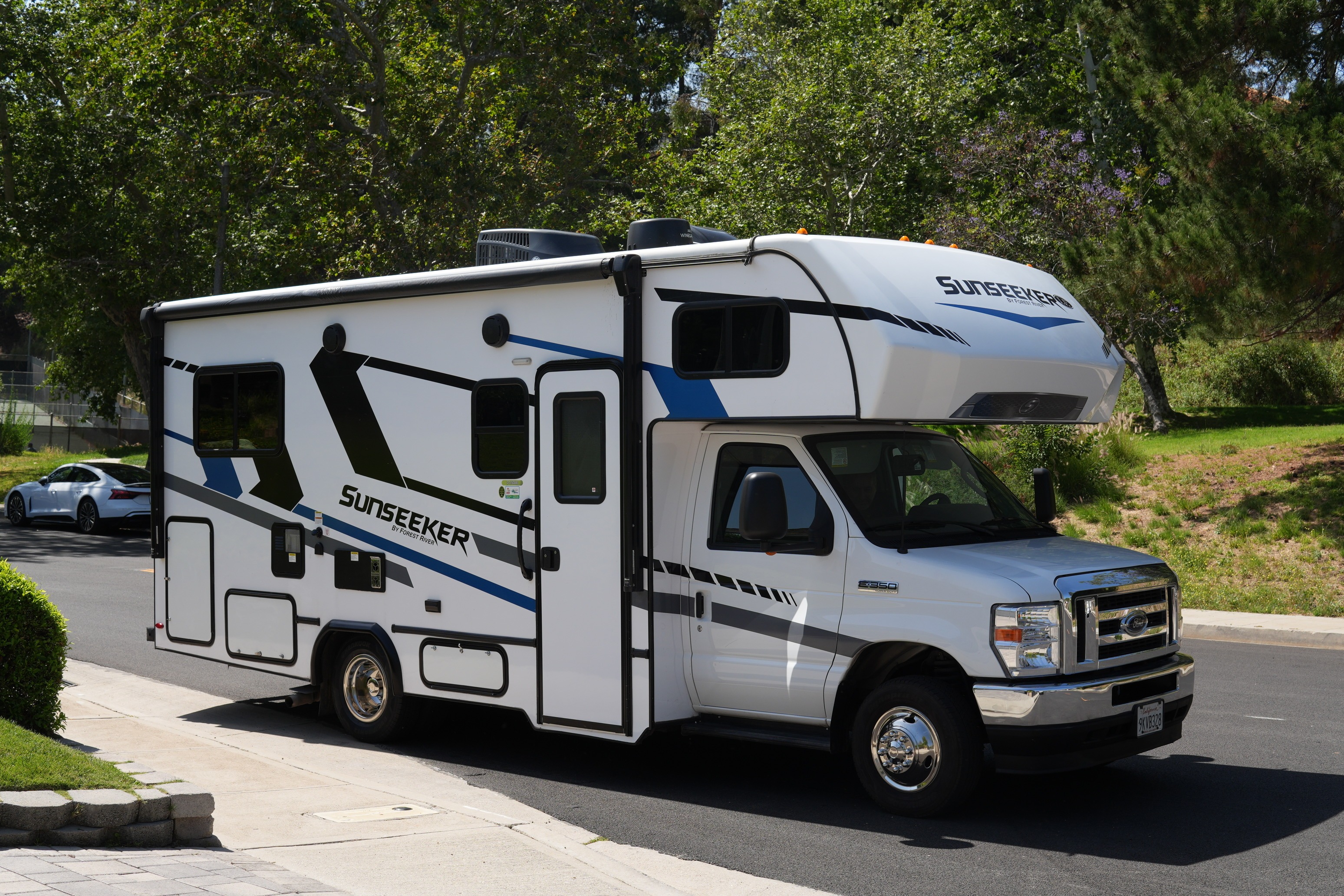 NEW 2025 Sunseeker 25ft | Roadtrip Escape