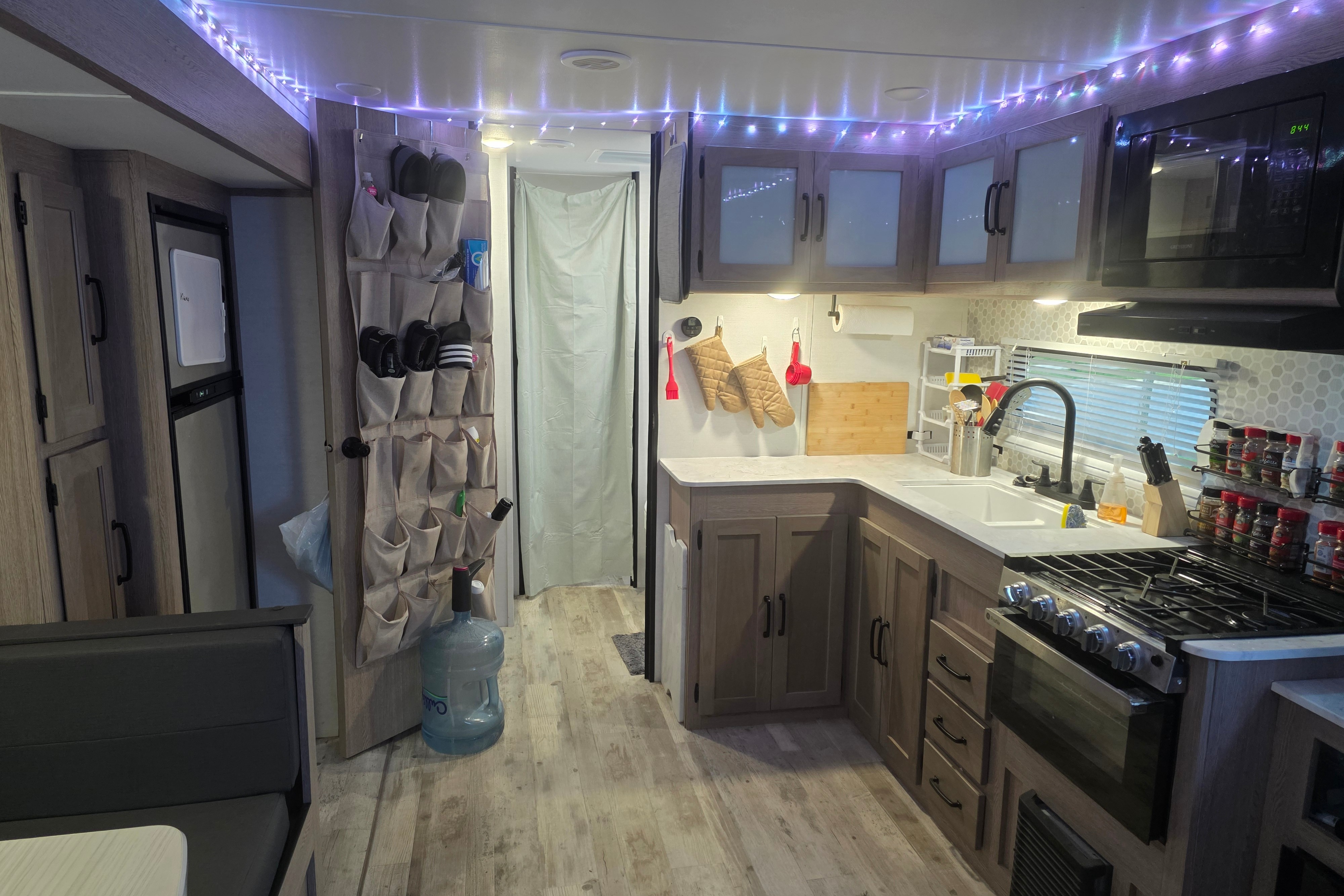Rick's Grand River 29ft pet friendly extravaganza🥰