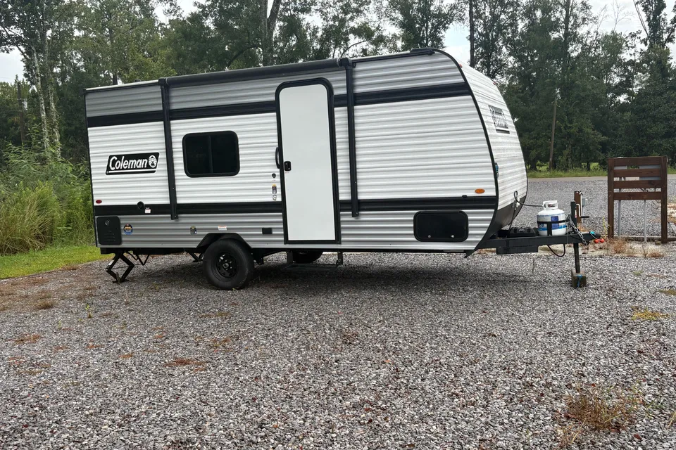 William's Coleman 17r Travel Trailer