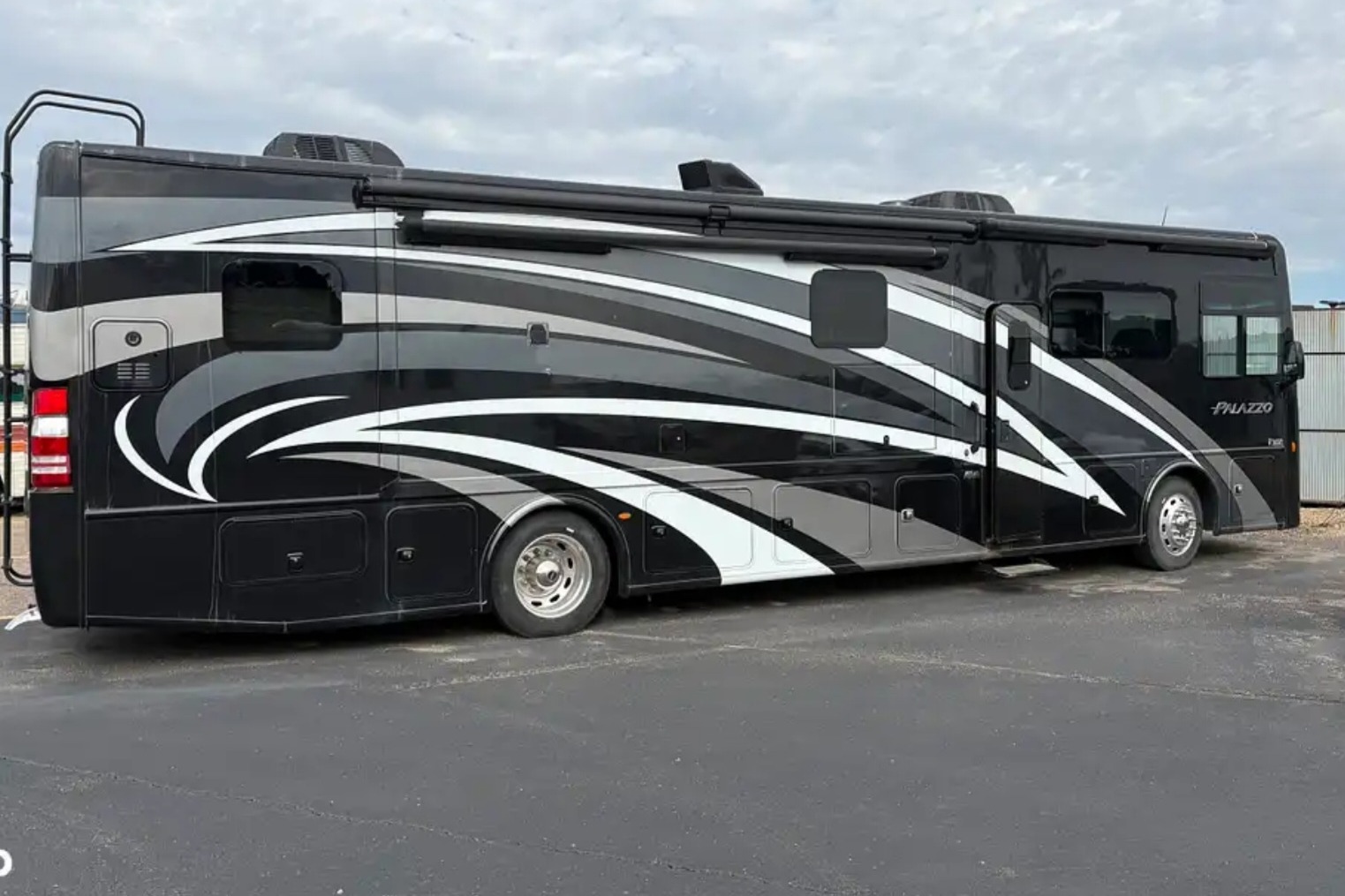 Eric's Thor Motor Coach Palazzo Class A
