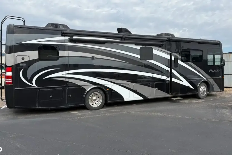 Eric's Thor Motor Coach Palazzo Class A