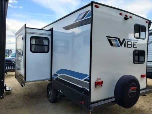 **Full size SUV & 1/2 ton towable** Rustic Royalty Vibe Family Trailer*ASK about August discounts *