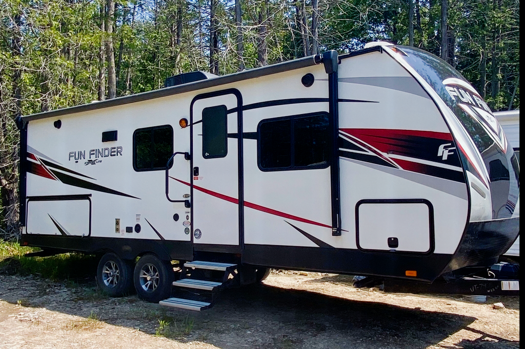 Couples Fun Finder Travel Trailer