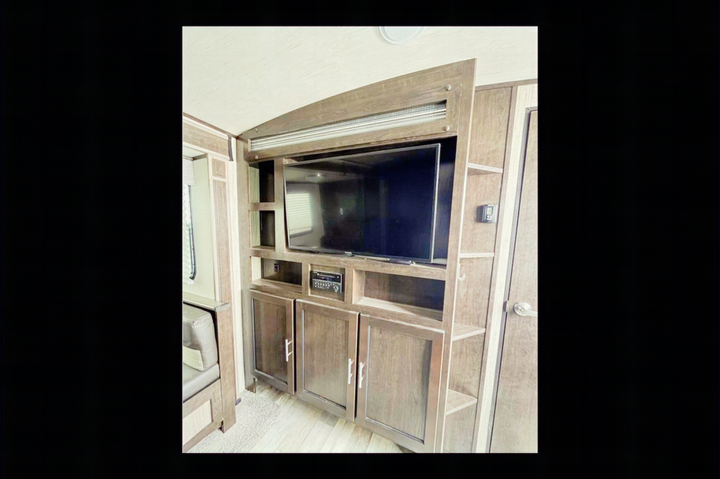 Couples Fun Finder Travel Trailer