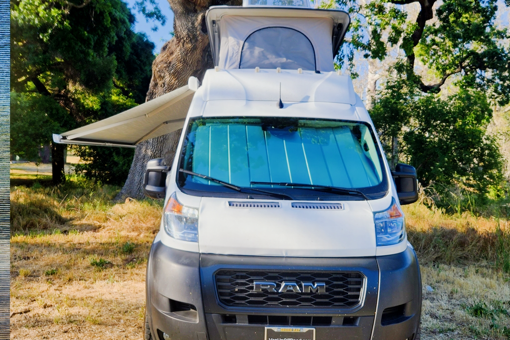 2023 Thor Tellaro Seats & Sleeps 4 with Pop-Top