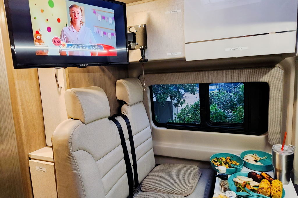 2023 Thor Tellaro Seats & Sleeps 4 with Pop-Top