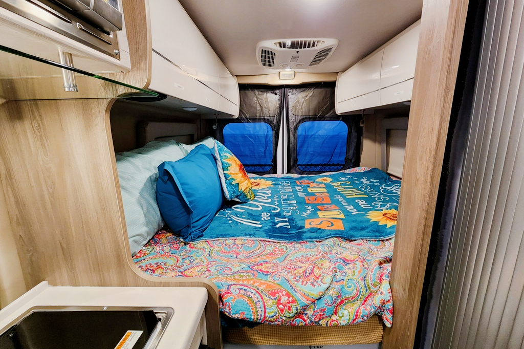 2023 Thor Tellaro Seats & Sleeps 4 with Pop-Top