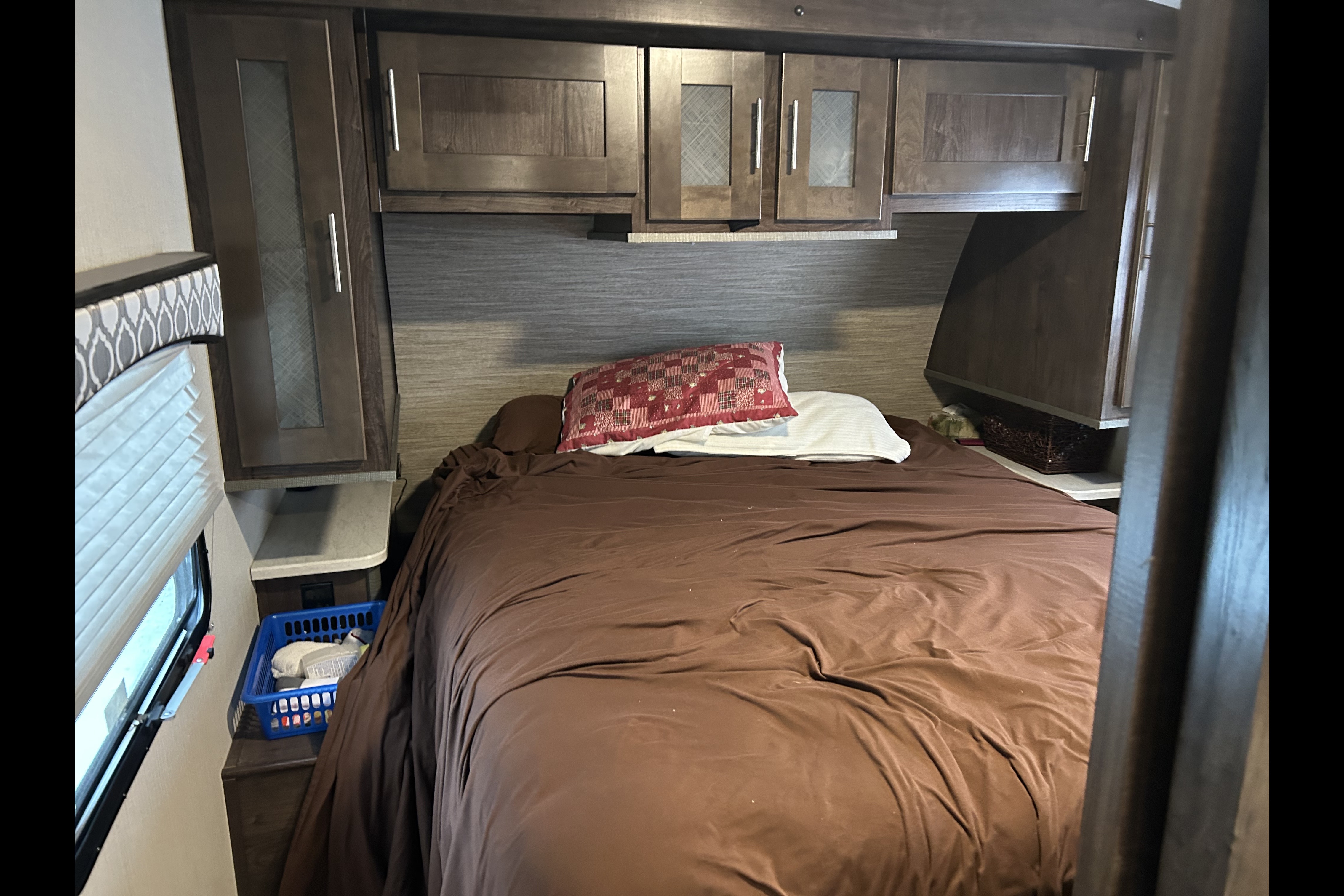 Howard's Radiance 25 RB Travel Trailer