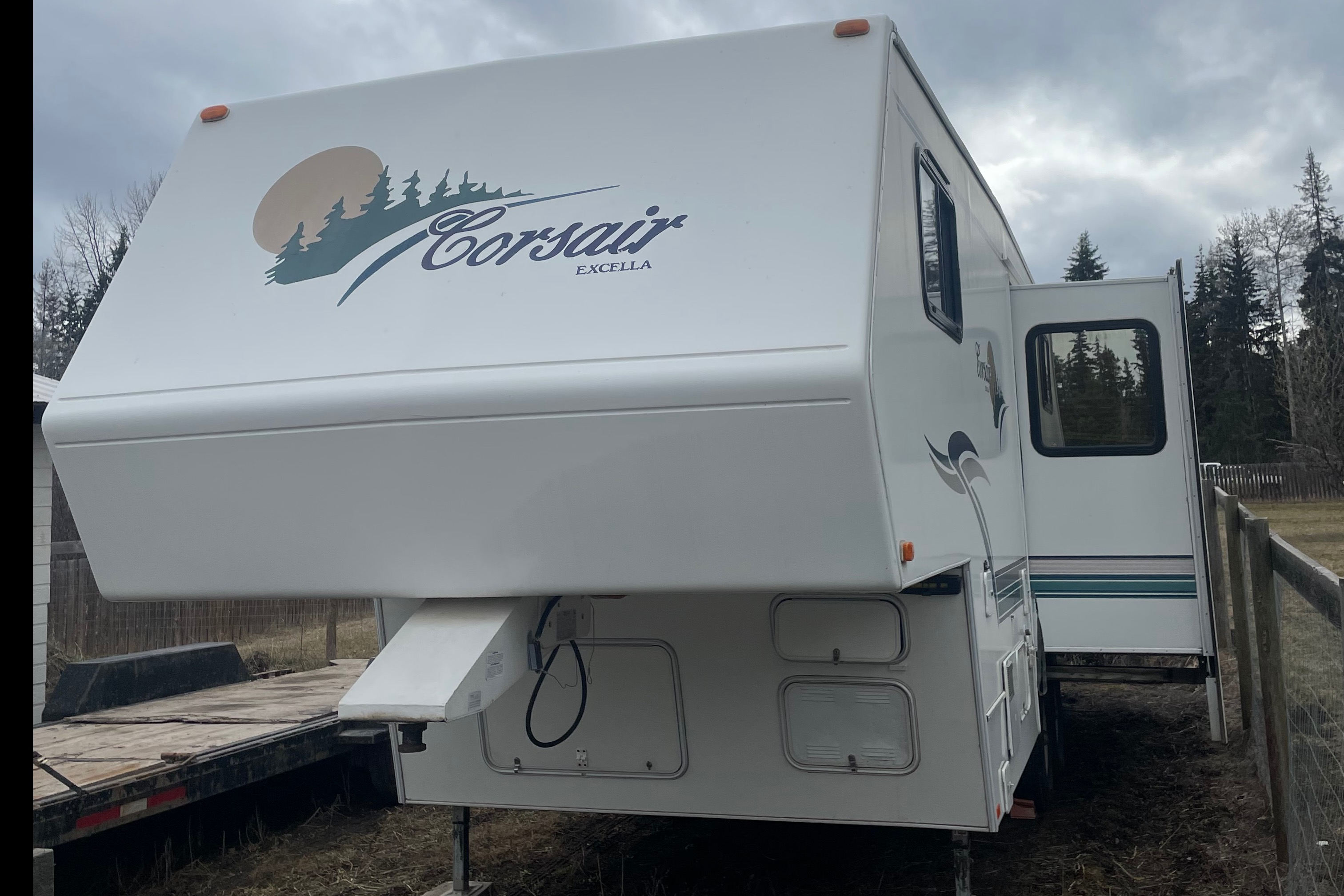 Justin's Corsair Excella Fifth Wheel