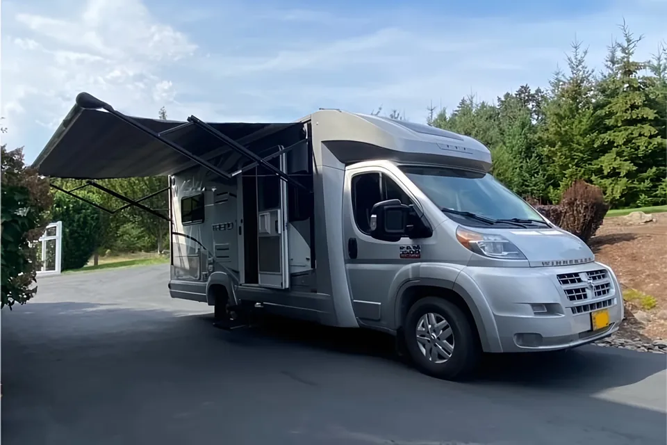 Great Gas Milage 15+ MPG, Winnebago Trend 23L