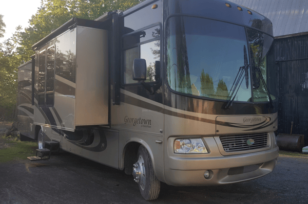 Beautiful Class A Motorhome for Couples!