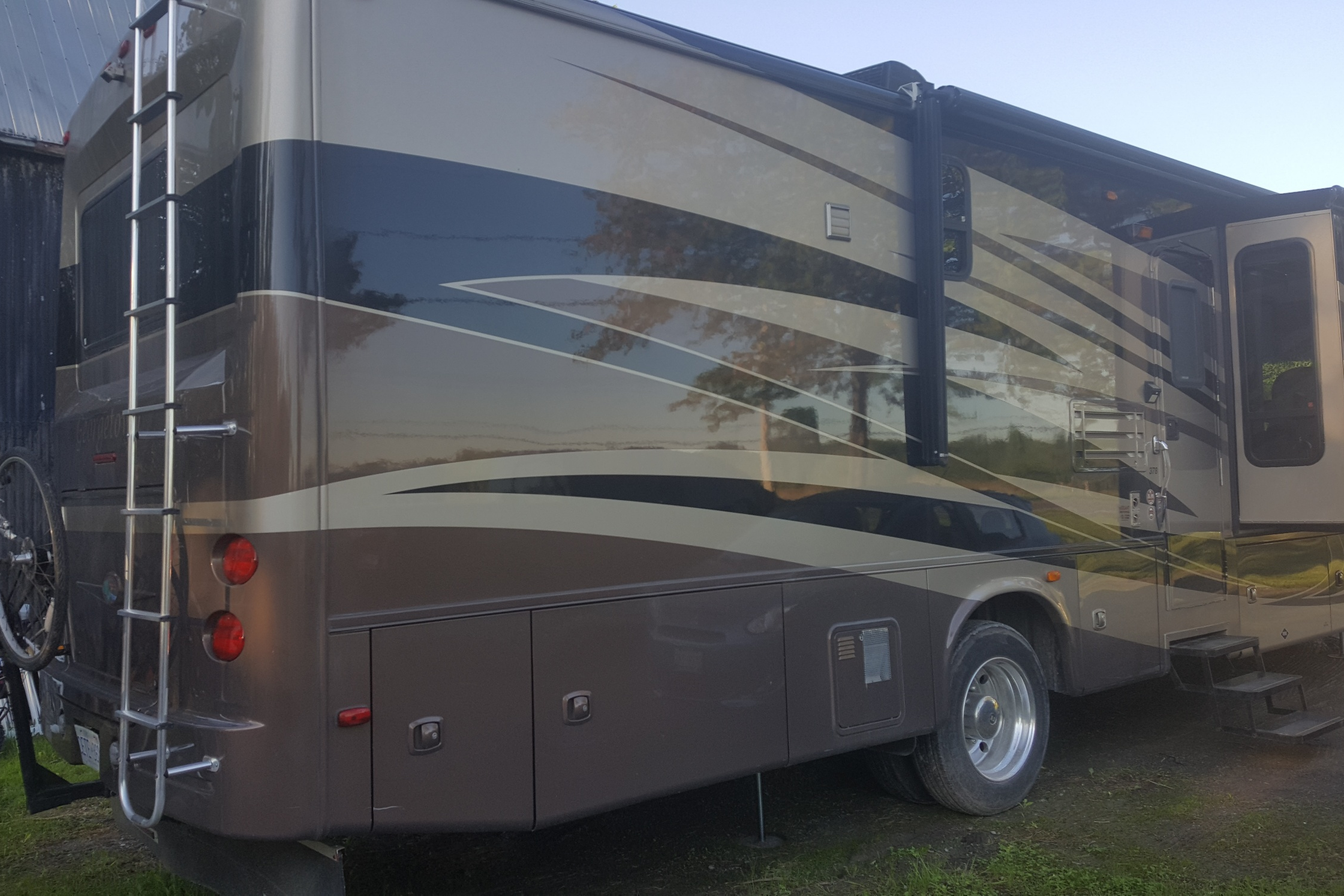 Beautiful Class A Motorhome for Couples!