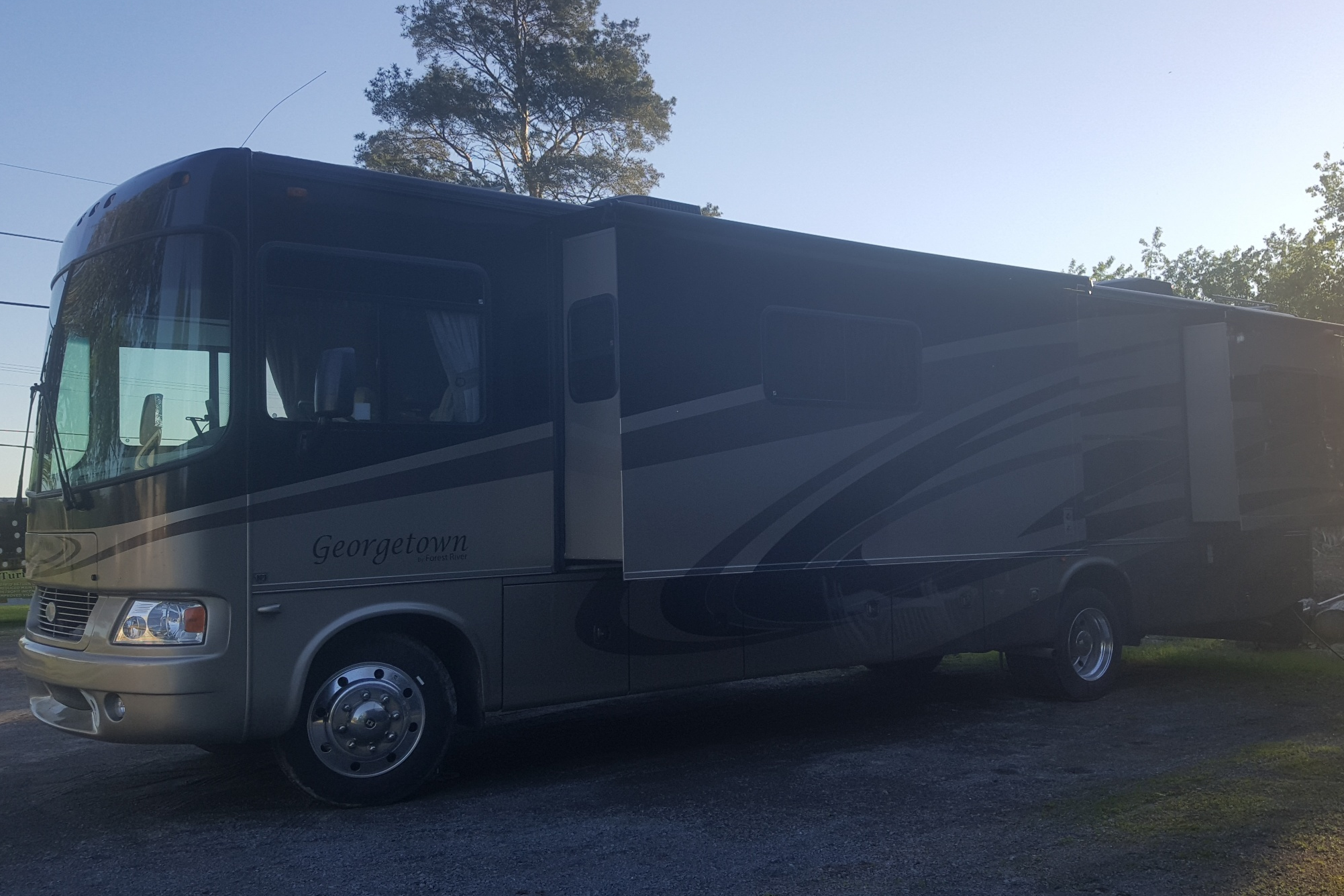Beautiful Class A Motorhome for Couples!