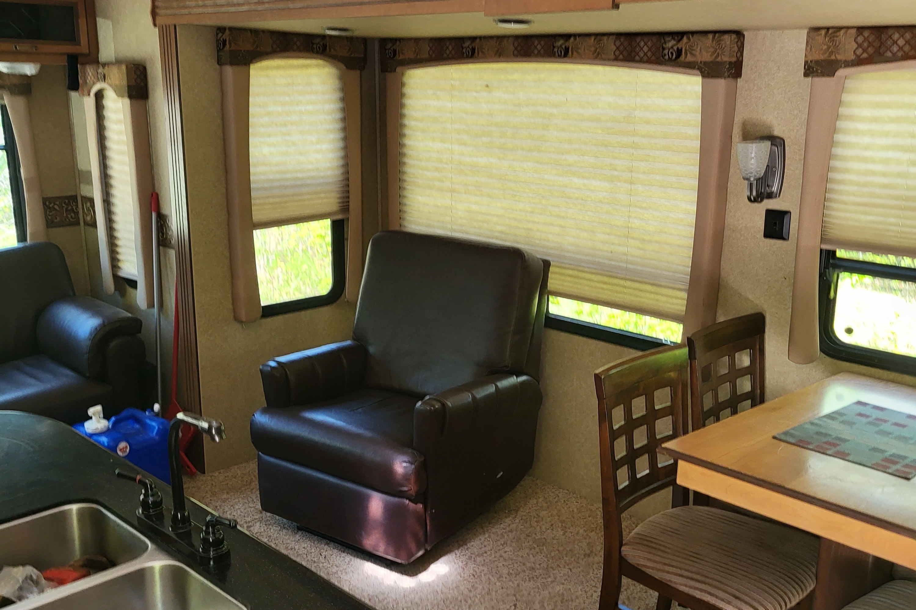 Jake and Melanie's Honeymoon Suite 2013 Crossroads - Cruiser 5th Wheel Trailer