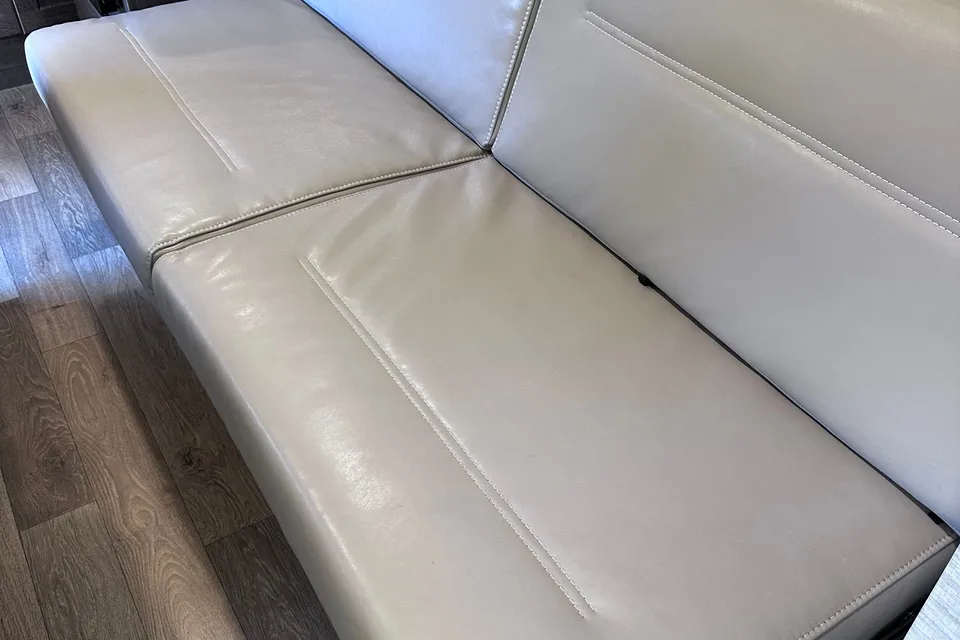 Family Adventurer Winnebago Minnie Winnie 31H Class C