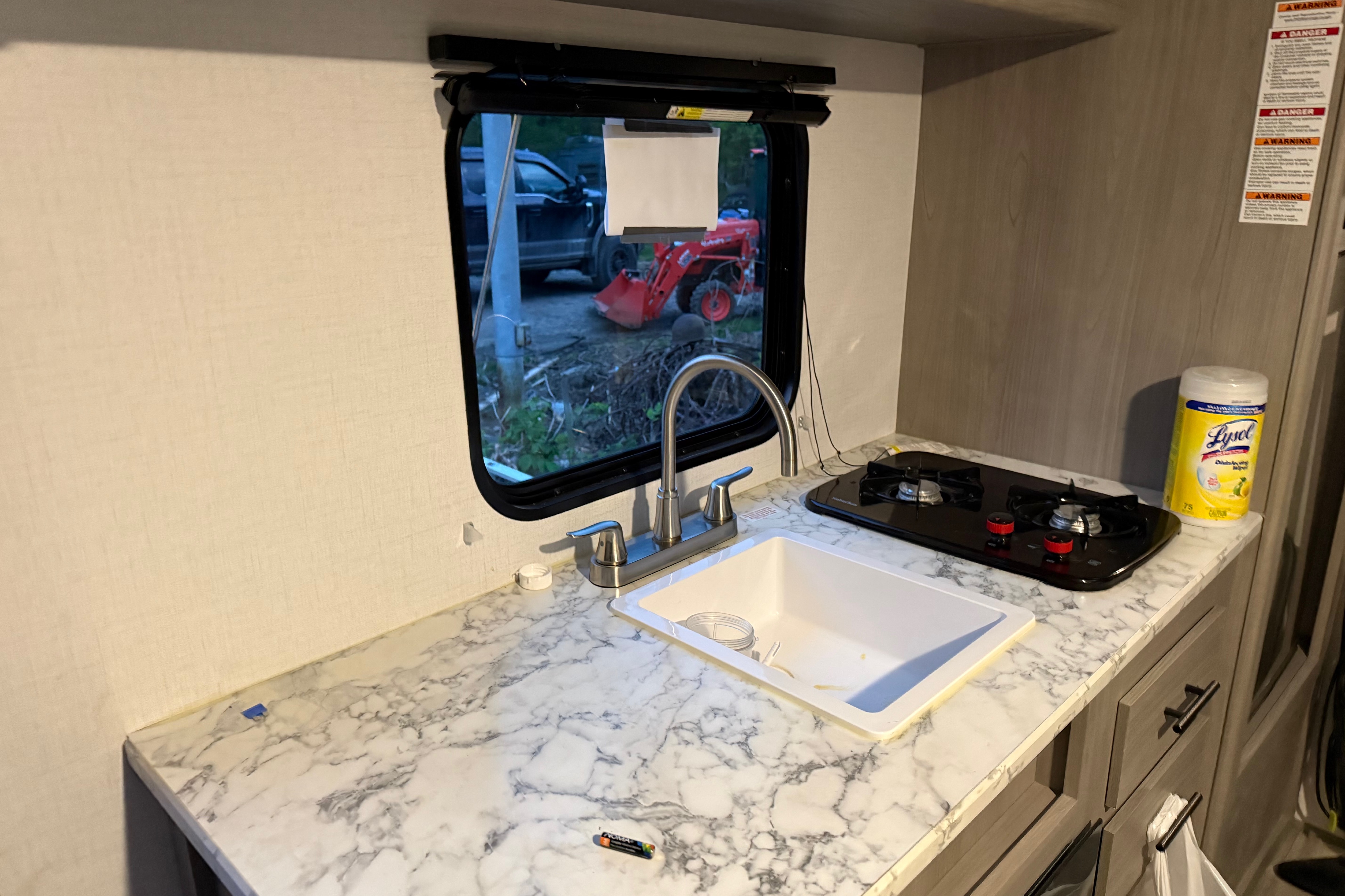 Airborne Coleman Deutchmam 17b Travel Trailer
