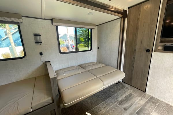 2021 Gulf Stream RV Ameri-Lite 268BH - Bunkhouse & 50 Gallon water tank