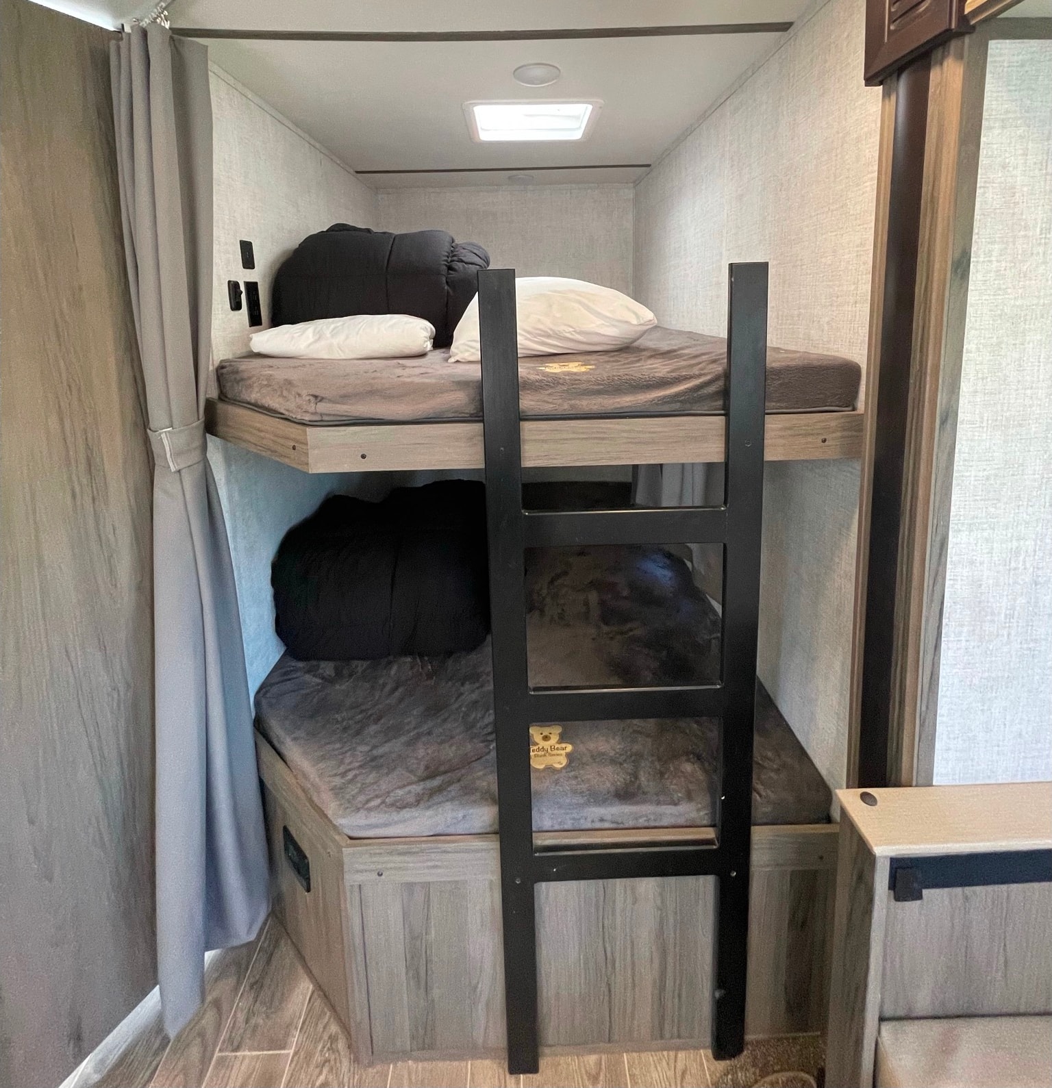 2021 Gulf Stream RV Ameri-Lite 268BH - Bunkhouse & 50 Gallon water tank