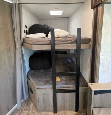 2021 Gulf Stream RV Ameri-Lite 268BH - Bunkhouse & 50 Gallon water tank