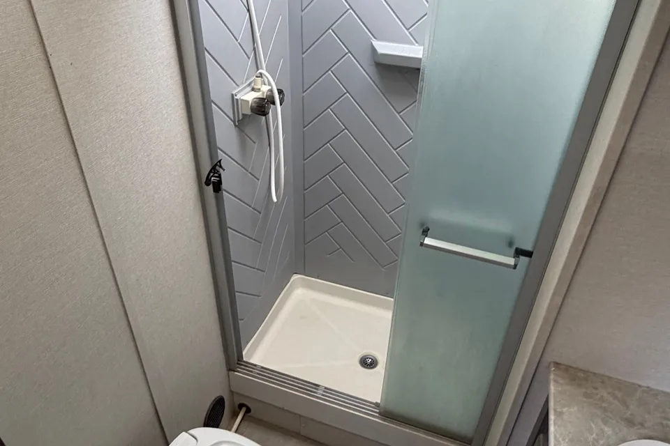Coachmen Apex Ultra-Lite 293RLDS Travel Trailer