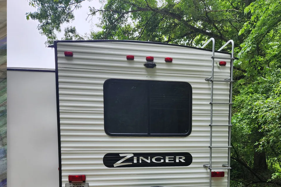 The Family Zinger - Pet Friendly 🩵