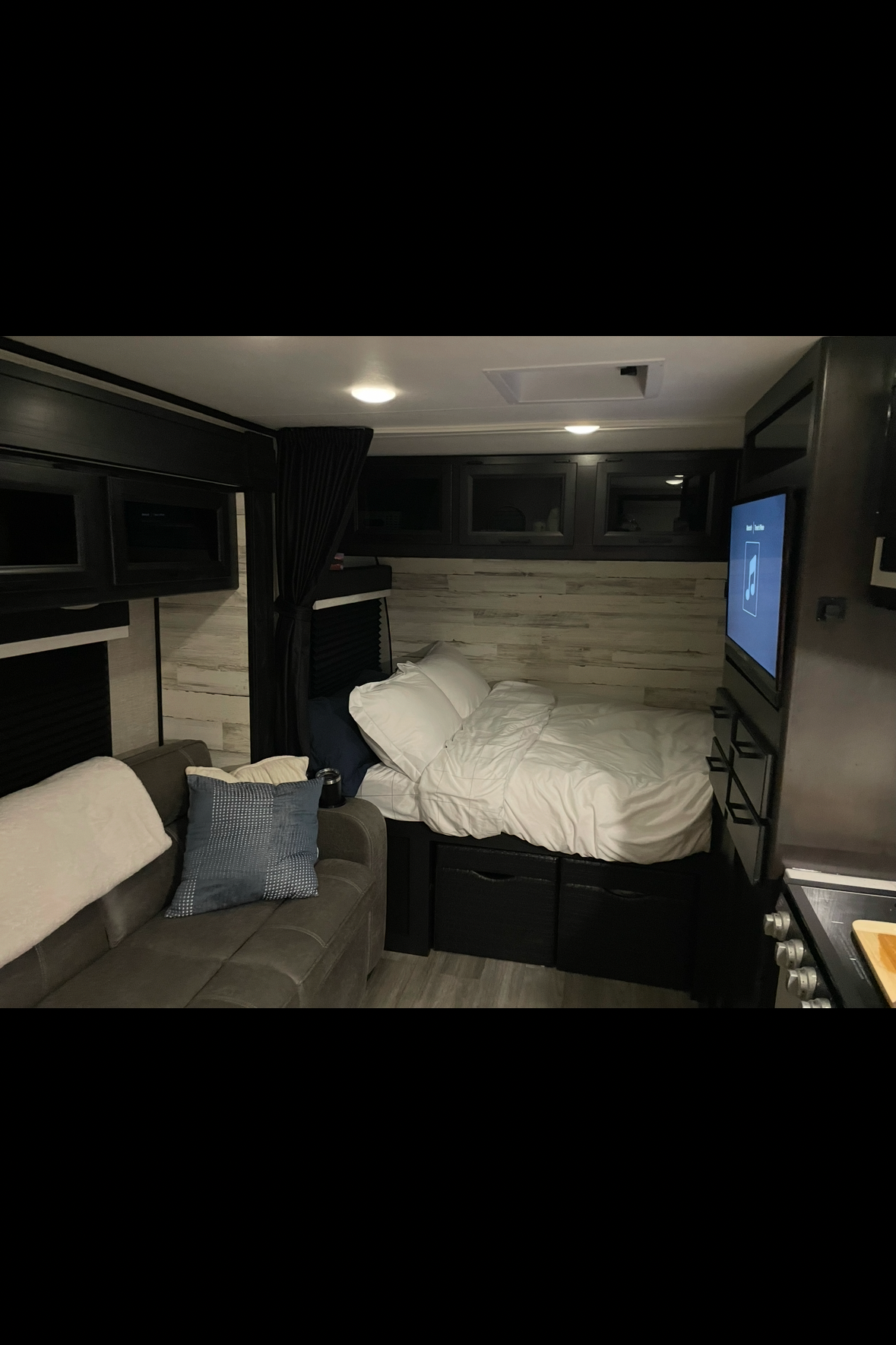 Gloria's Jayco 16fbs Travel Trailer