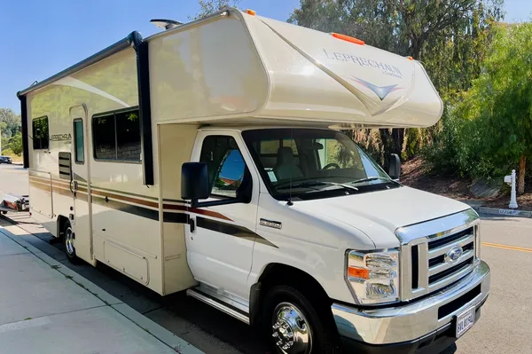 New!!! 2022 Coachmen Leprechaun 26ft!Easy to use and drive!