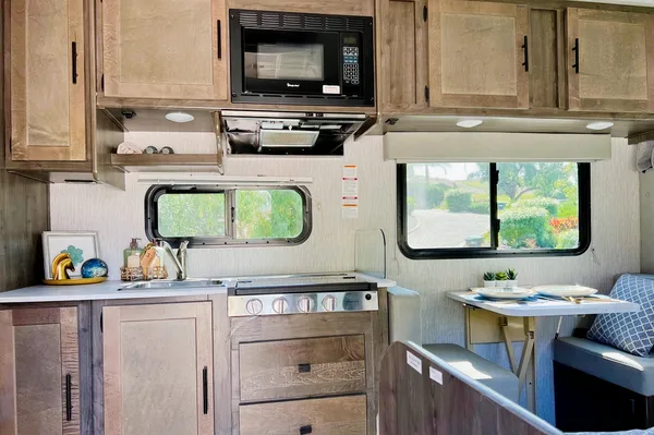 New!!! 2022 Coachmen Leprechaun 26ft!Easy to use and drive!