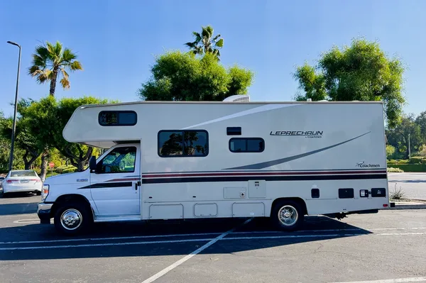 New!!! 2022 Coachmen Leprechaun 26ft!Easy to use and drive!