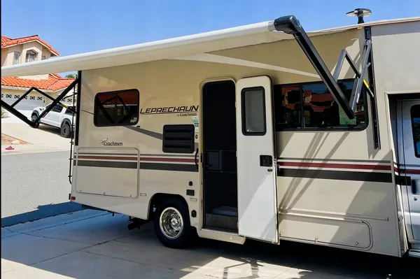 New!!! 2022 Coachmen Leprechaun 26ft!Easy to use and drive!
