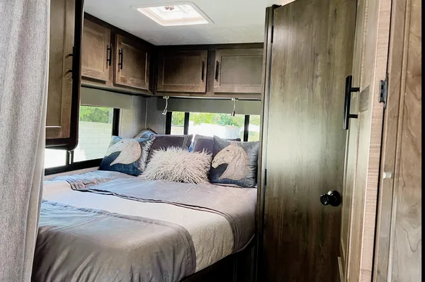 New!!! 2022 Coachmen Leprechaun 26ft!Easy to use and drive!