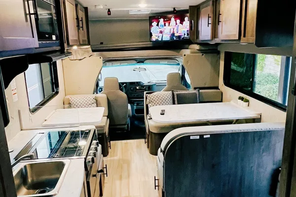 New!!! 2022 Coachmen Leprechaun 26ft!Easy to use and drive!